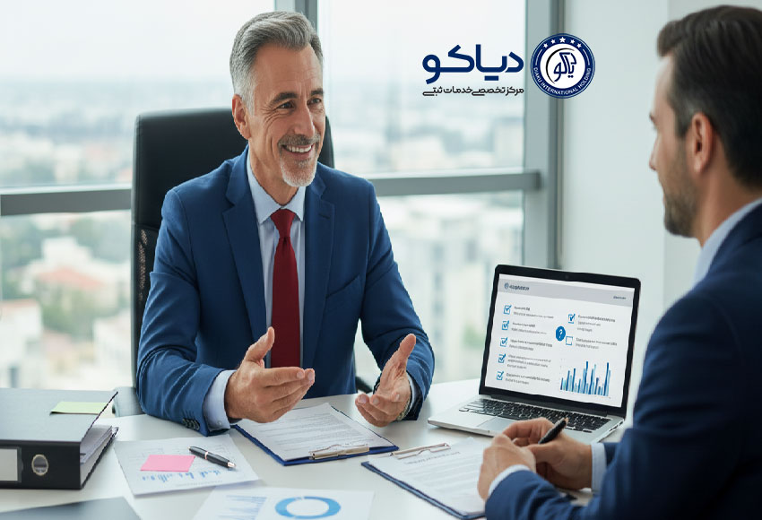 نمایی واقعی از جلسه مشاوره برای پاسخ به سوالات متداول ثبت شرکت و برند با استفاده از مدارک رسمی و ابزارهای حرفه‌ای.